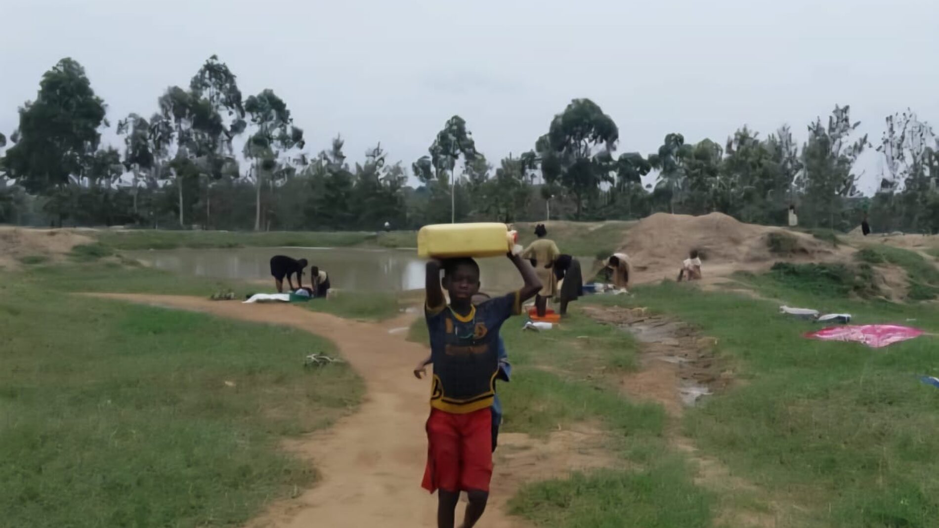 Crisis in Nakivale : refugees forced to drink water from dry lakes and wells for three months