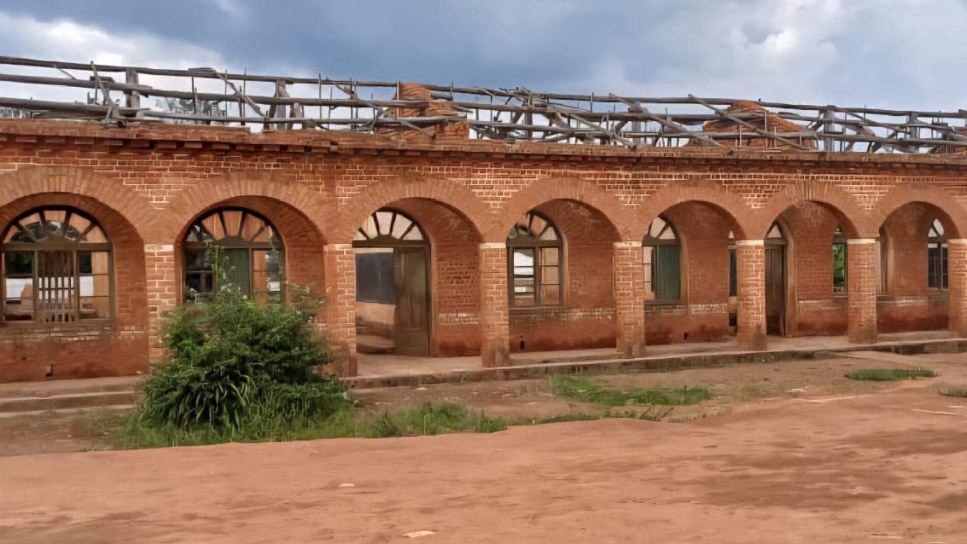 Gitega : more than two years after the storms, the Christ Roi primary school in Mushasha remains in ruins