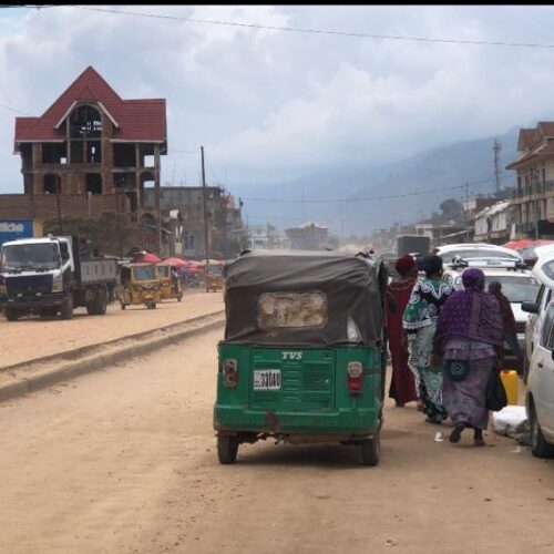 Wiki tatu baada ya Kufunguliwa tena, Barabara ya Uvira-Bukavu yakuwa korido ya kodi inayotozwa kwa watu.