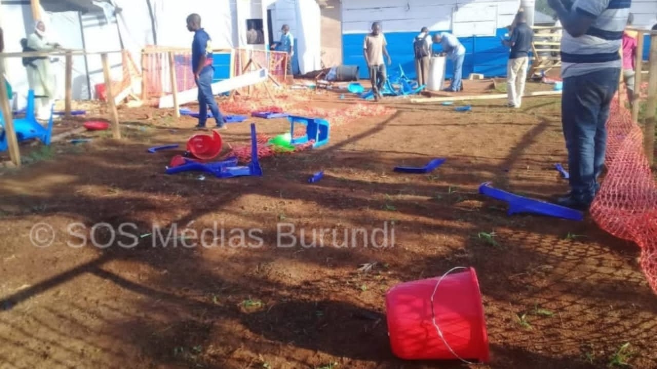 Un centre de traitement de la maladie à virus Ebola dans l’est de la République démocratique du Congo, où les équipes médicales prennent en charge des patients suspects et confirmés dans des unités d’isolement. Ces structures font partie du dispositif de riposte mis en place par les autorités sanitaires et leurs partenaires pour limiter la propagation du virus dans les zones touchées. ©SOS Médias Burundi