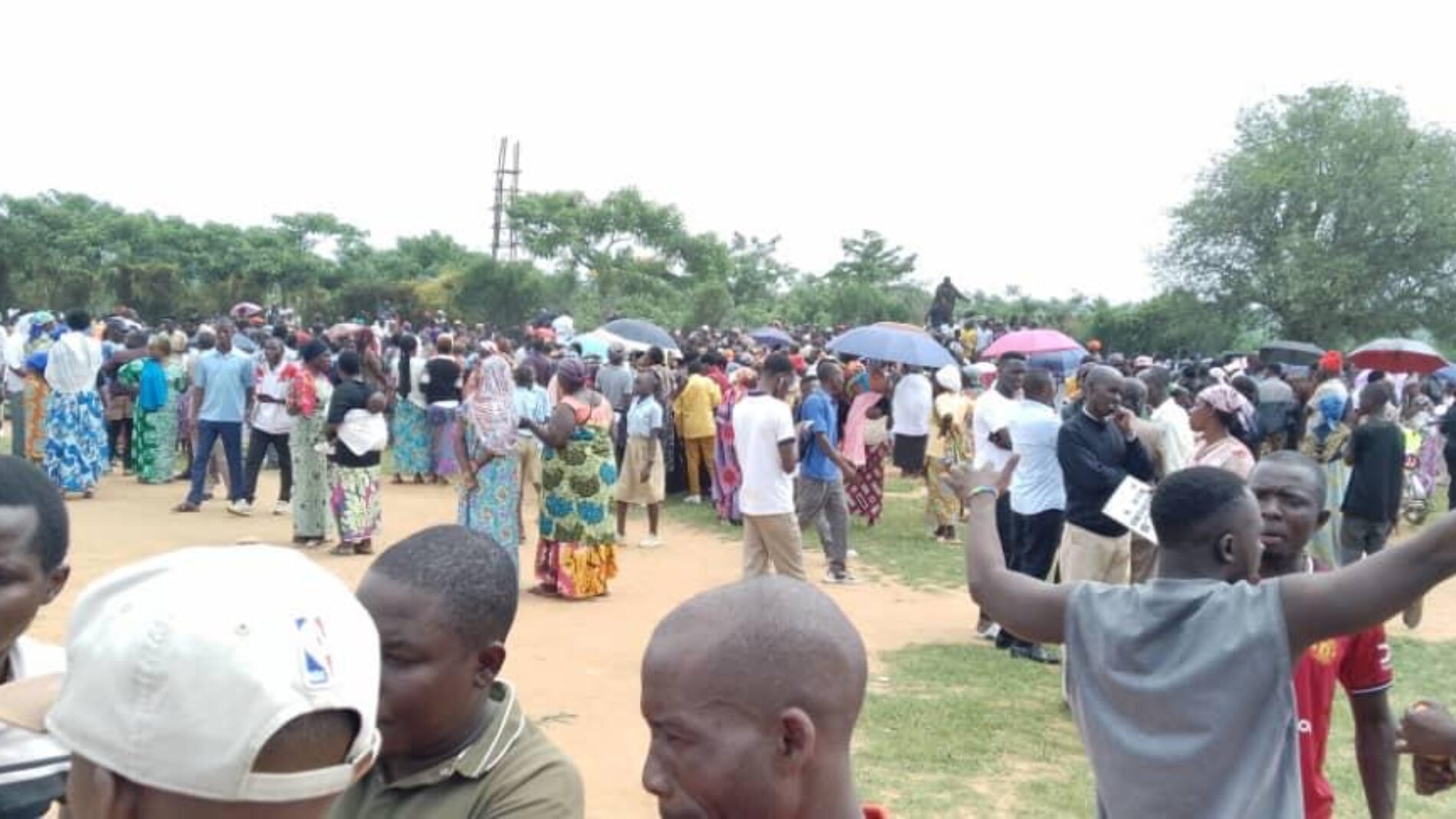 Nduta aondolewa: maelfu ya wakimbizi wa Burundi “mafuriko” kuelekea Nakivale, Kakuma, na Mahama katika msafara wa machafuko.