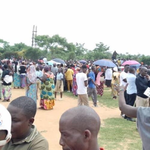 Nduta aondolewa: maelfu ya wakimbizi wa Burundi “mafuriko” kuelekea Nakivale, Kakuma, na Mahama katika msafara wa machafuko.