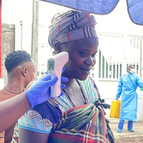 Ebola in DRC : the spread to cities raises fears of an out-of-control health crisis