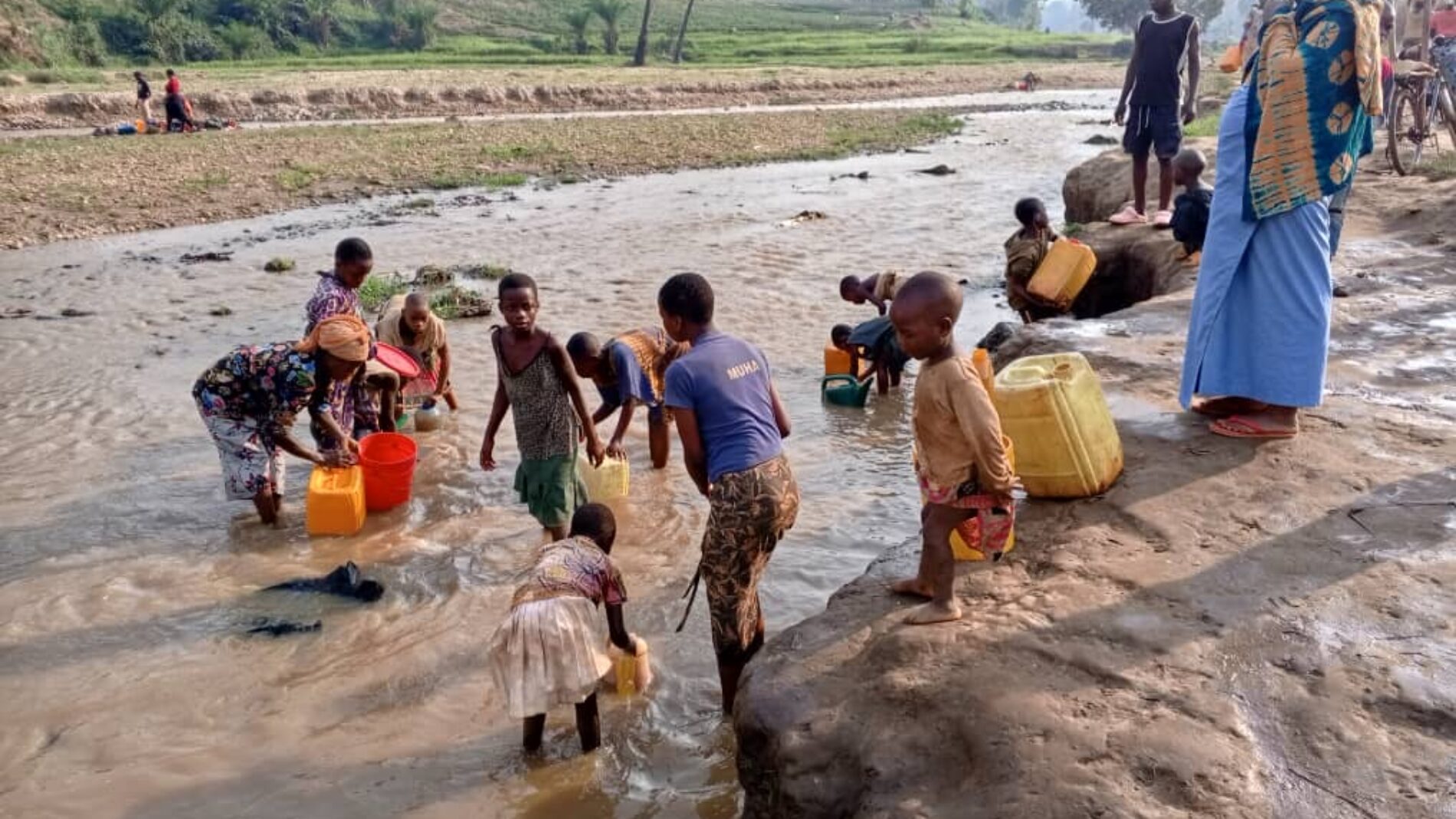 Photo of the week-Kirundo : the State accused of abandoning thousands of citizens to a protracted water crisis with serious health consequences