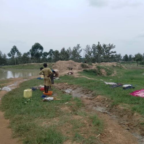 Nakivale: Ukame waikumba kambi; wakimbizi watembea kilomita kutafuta maji