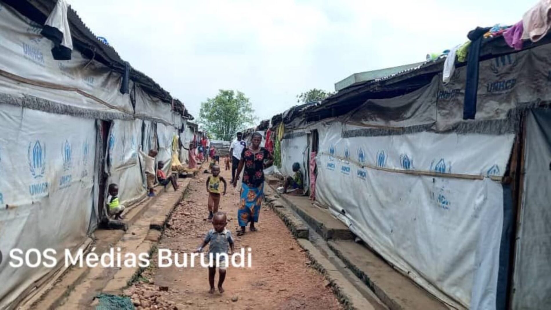 Cishemere : hunger drives Congolese asylum seekers to begging