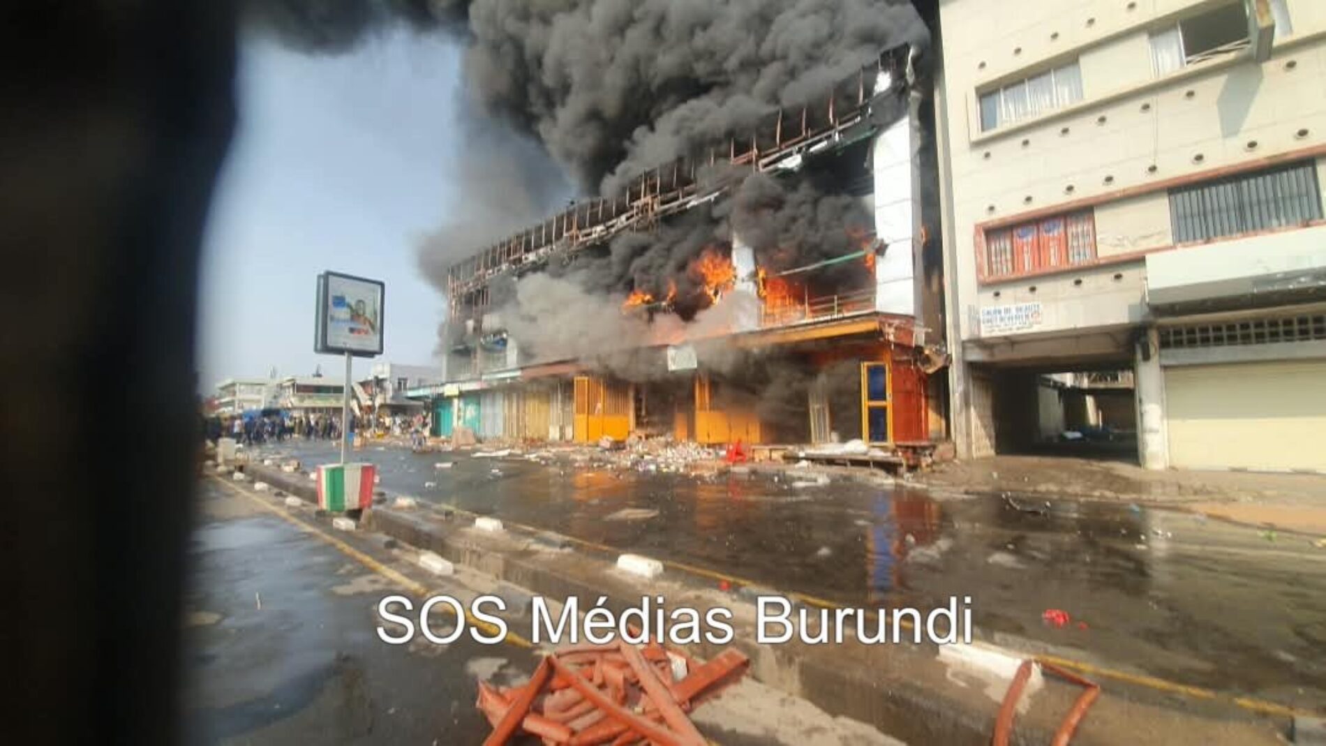 Bujumbura : fire devours two shopping malls and reduces years of work to ashes