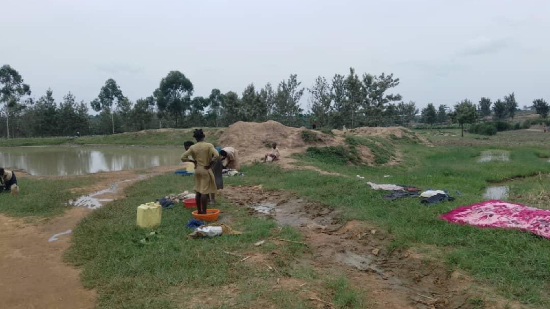 Picha ya wiki-Nakivale: ukame waikumba kambi; wakimbizi watembea kilomita kutafuta maji
