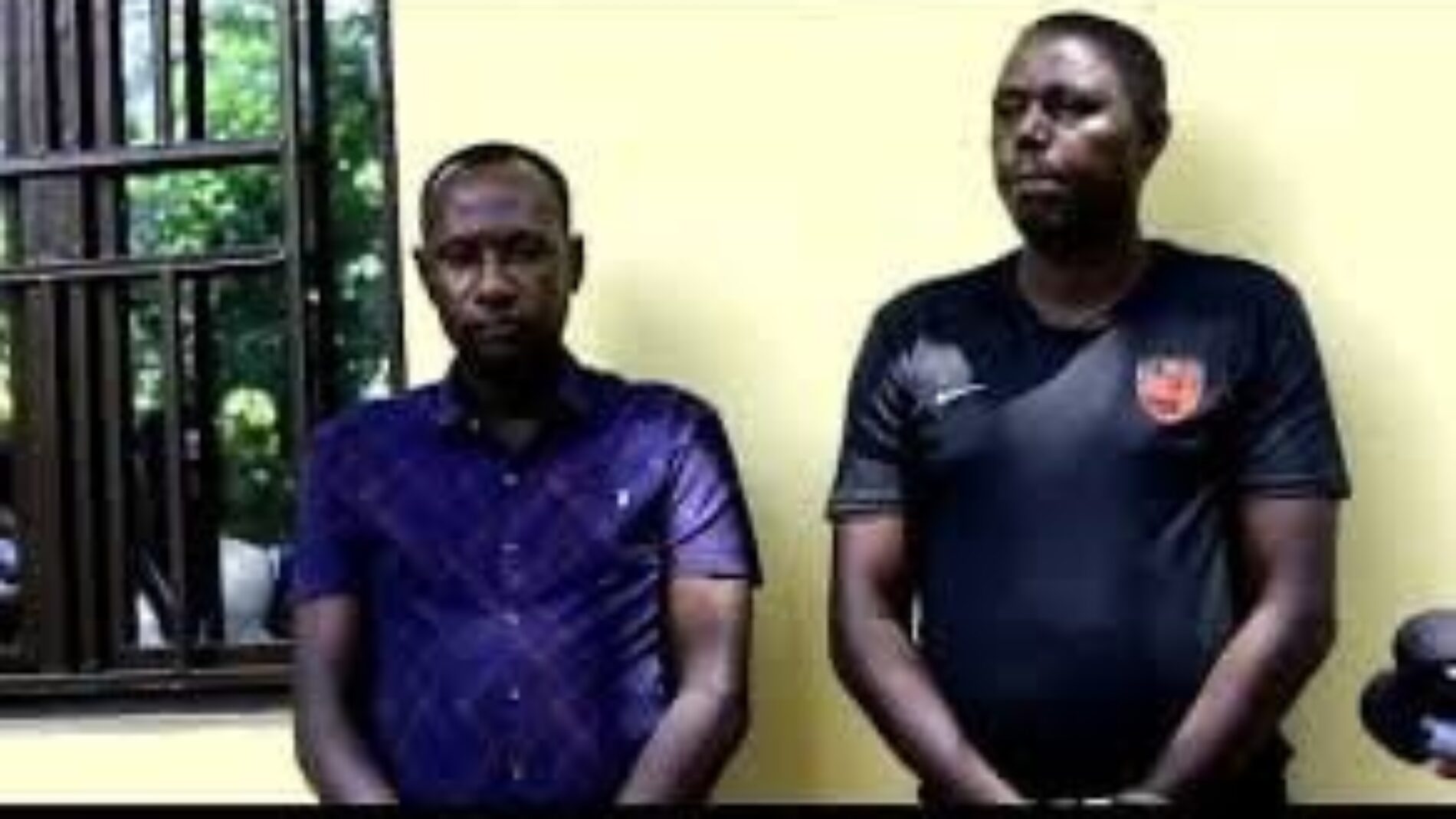 Two soldiers shown by the government : controversial “confessions”