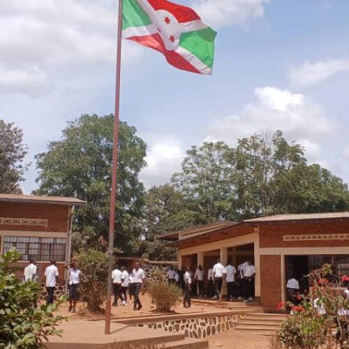 Gitega : plus de 1 000 élèves, 40 ordinateurs et des internes contraints de dormir au sol