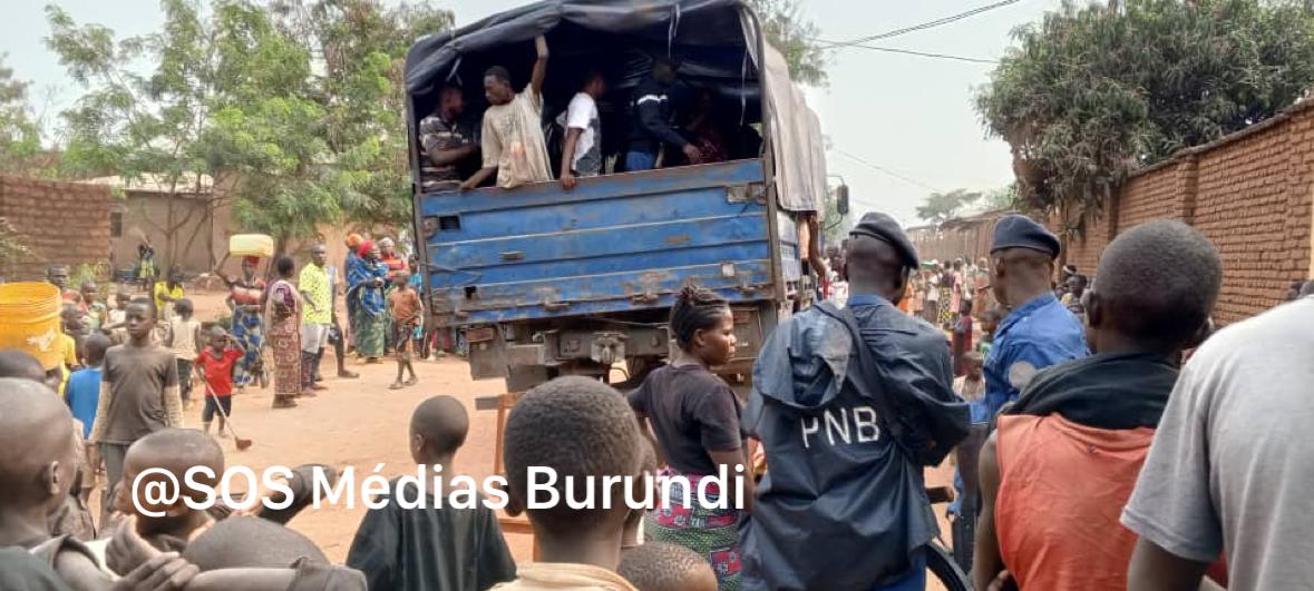 Des réfugiés urbains congolais chassés d’un quartier de Rugombo, au nord-ouest du Burundi, dans un contexte de soupçons de collaboration avec l’AFC-M23. © SOS Médias Burundi